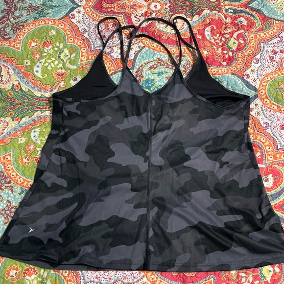 Fun black & grey camo tank top & jogger set. - Picture 4 of 6